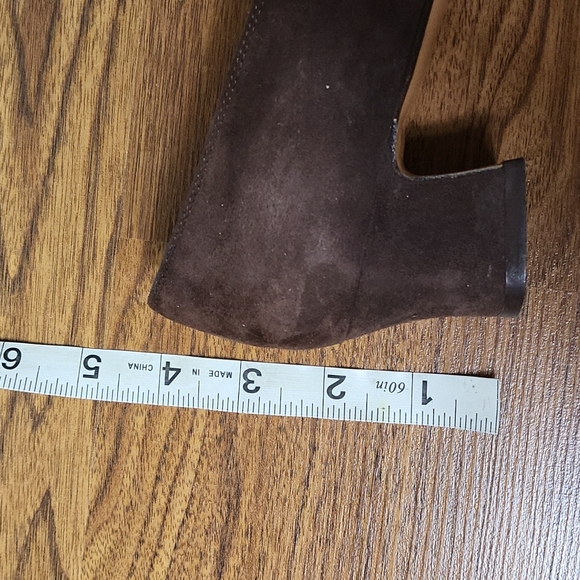 FERRAGAMO Suede Block Heel Wooden Hardware Detail Brown Narrow - Picture 10 of 13